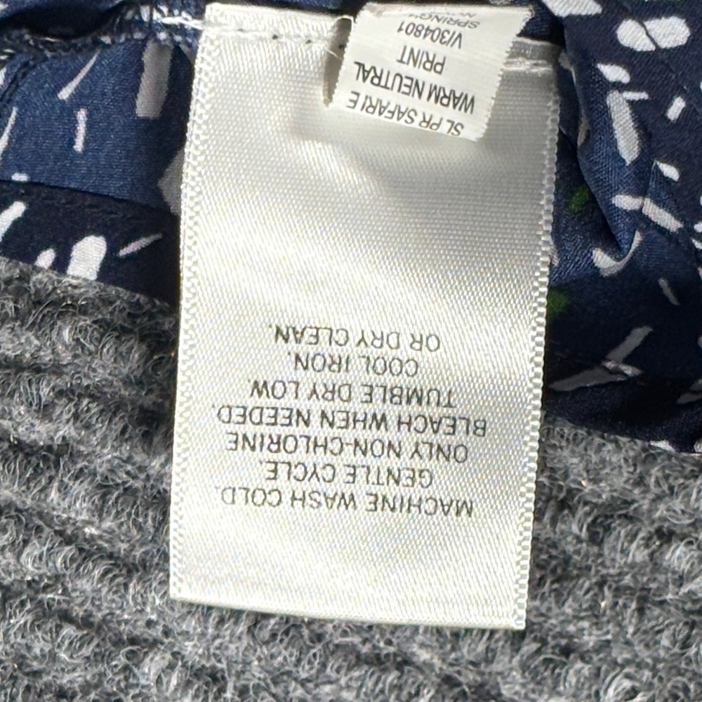Banana Republic Sleeveless Blouse Womens Medium Navy Blue Dash Print Epaulettes - Picture 7 of 12